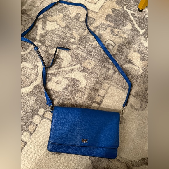 - Michael Kors Pebbled Leather Convertible Crossbody Bag - Picture 1 of 8
